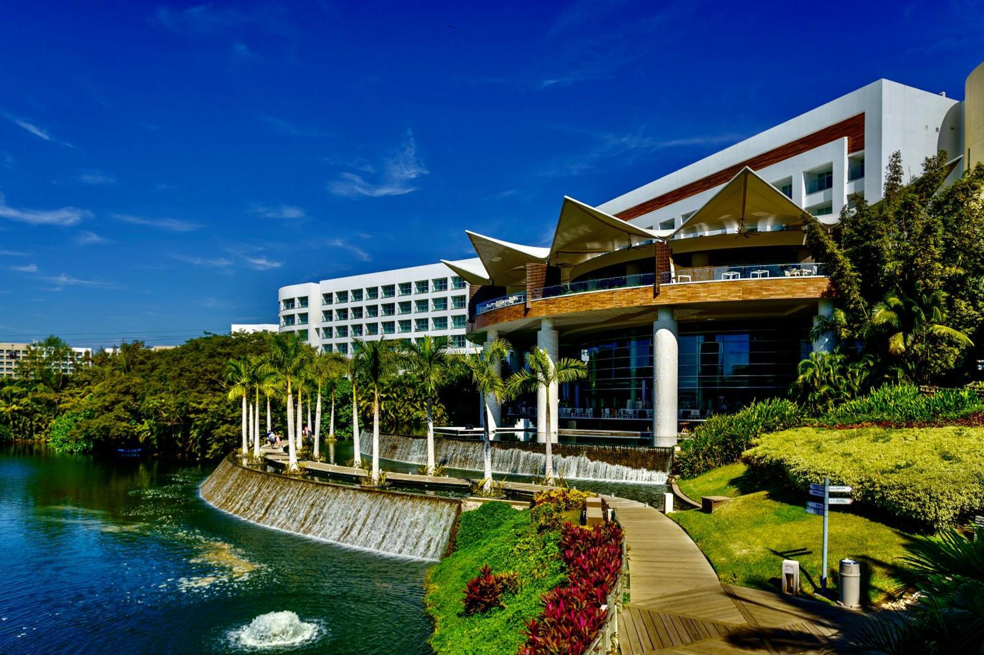 Grand Luxxe Two Bedroom Suite - นวยโวบาญาร์ตา ภายนอก รูปภาพ