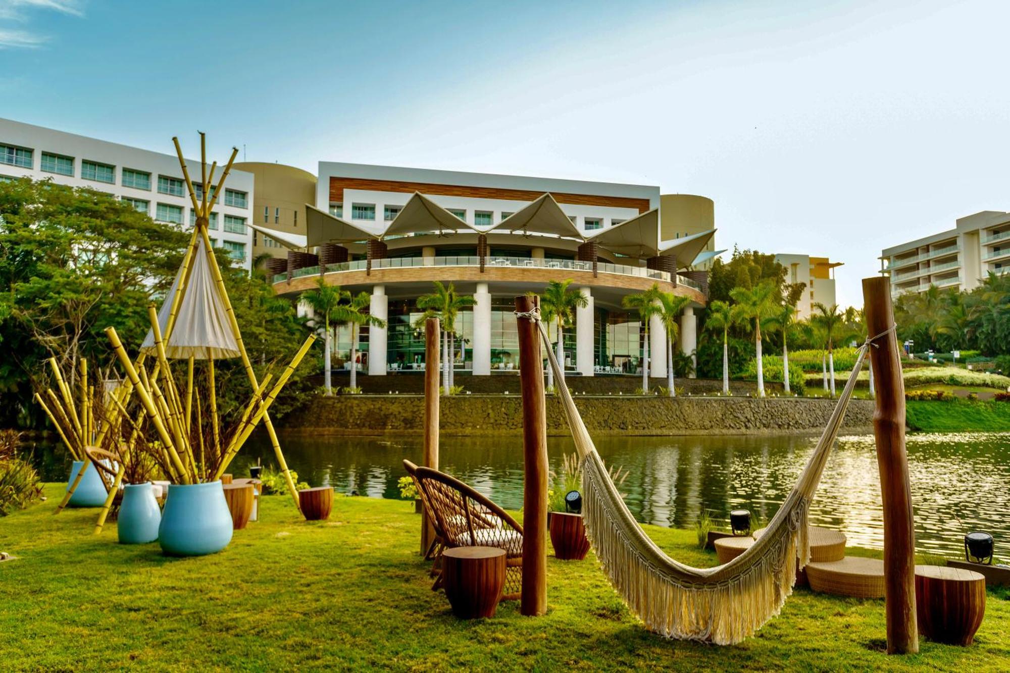 Grand Luxxe Two Bedroom Suite - นวยโวบาญาร์ตา ภายนอก รูปภาพ