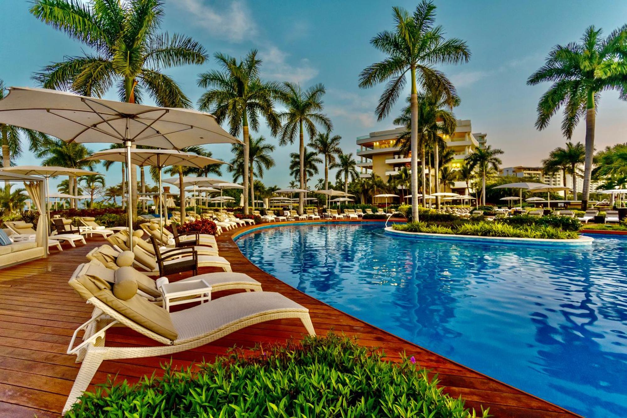 Grand Luxxe Two Bedroom Suite - นวยโวบาญาร์ตา ภายนอก รูปภาพ